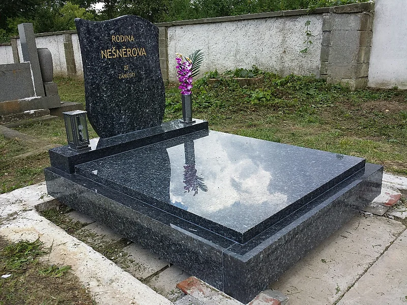 Jednohrob z přírodního kamene
