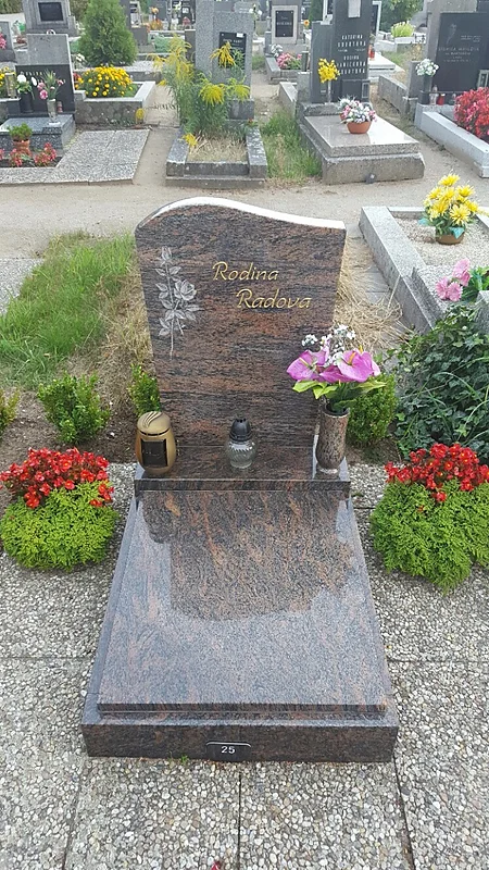 Urnový hrob z přírodního kamene