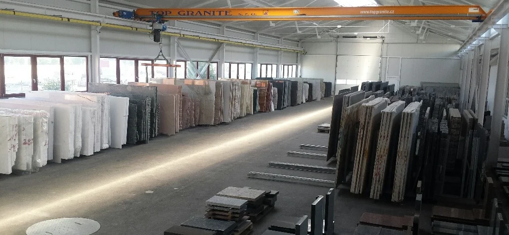 Showroom TOP GRANITE — sklad přírodního kamene